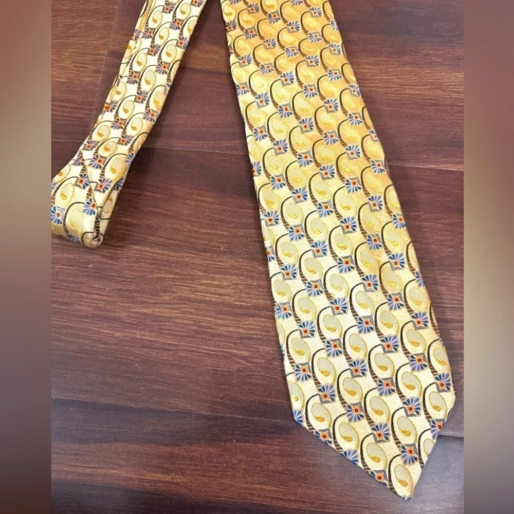JOS. A. BANK Signature Gold Golden Yellow Pure Silk Necktie Made in Italy